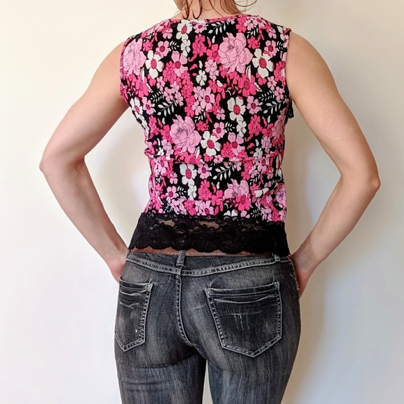Lace trim sleeveless floral top - Picture 3 of 5